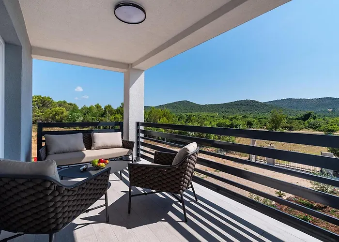 بيت للعطل Jani زادار