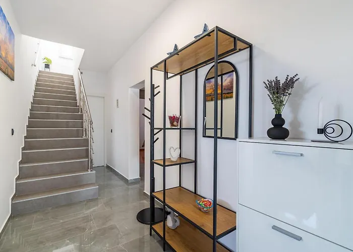 بيت للعطل Jani زادار