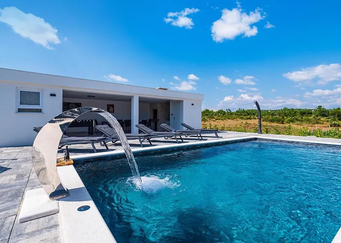 بيت للعطل Jani زادار