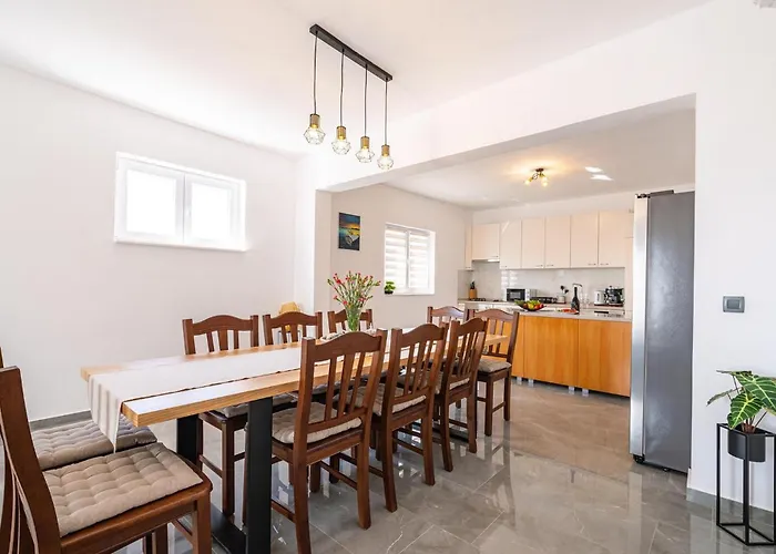 Jani بيت للعطل زادار