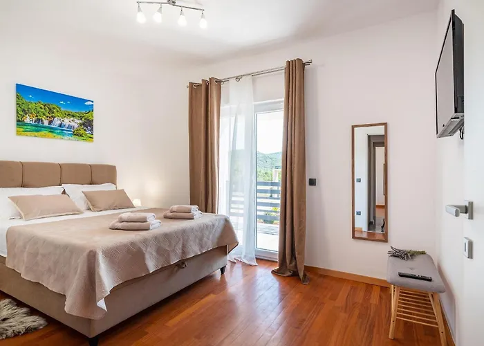 بيت للعطل Jani زادار